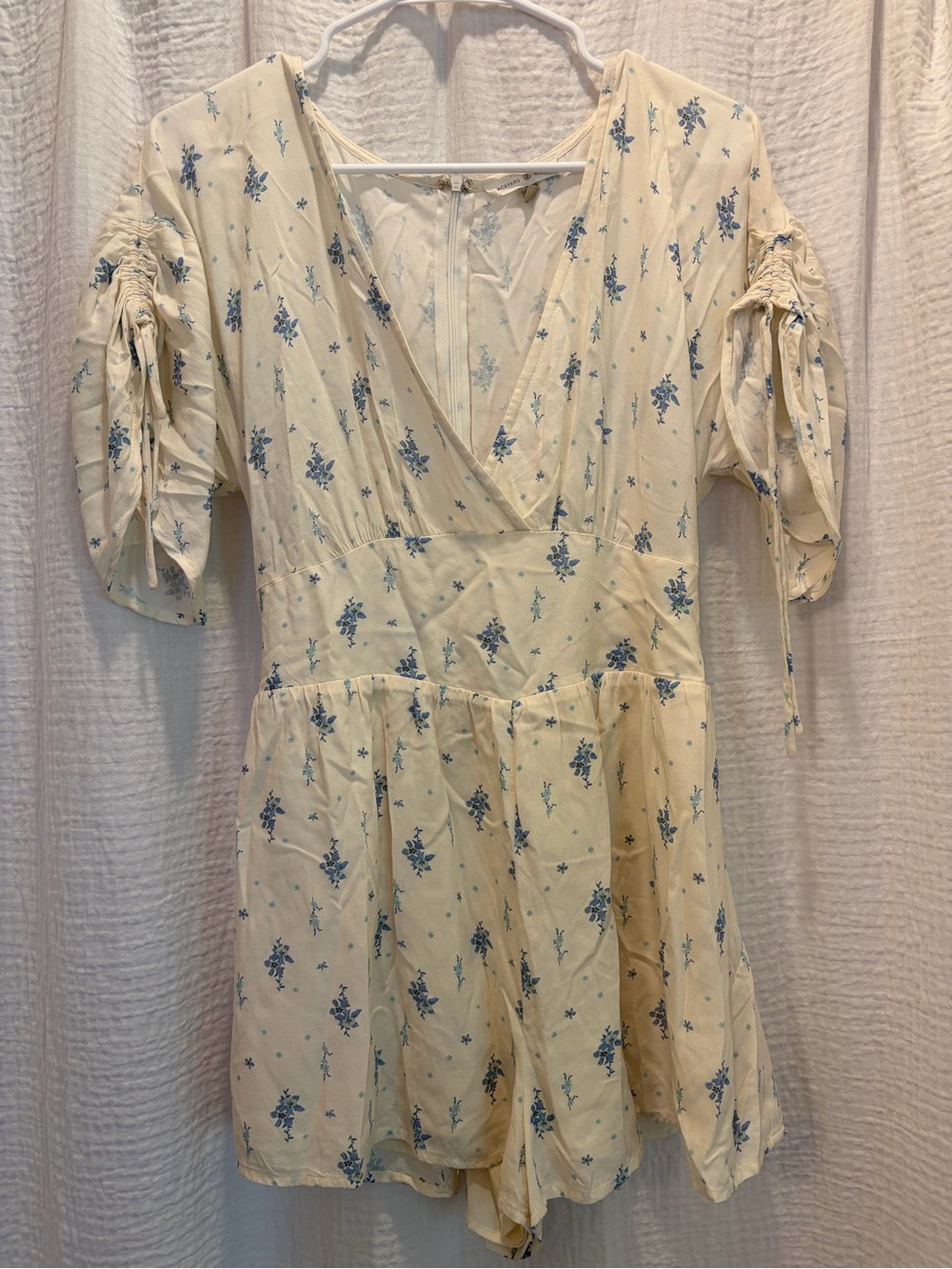 Backyard Roses Daisy Fields Romper Blue Floral Ruched Tie Sleeve - Small